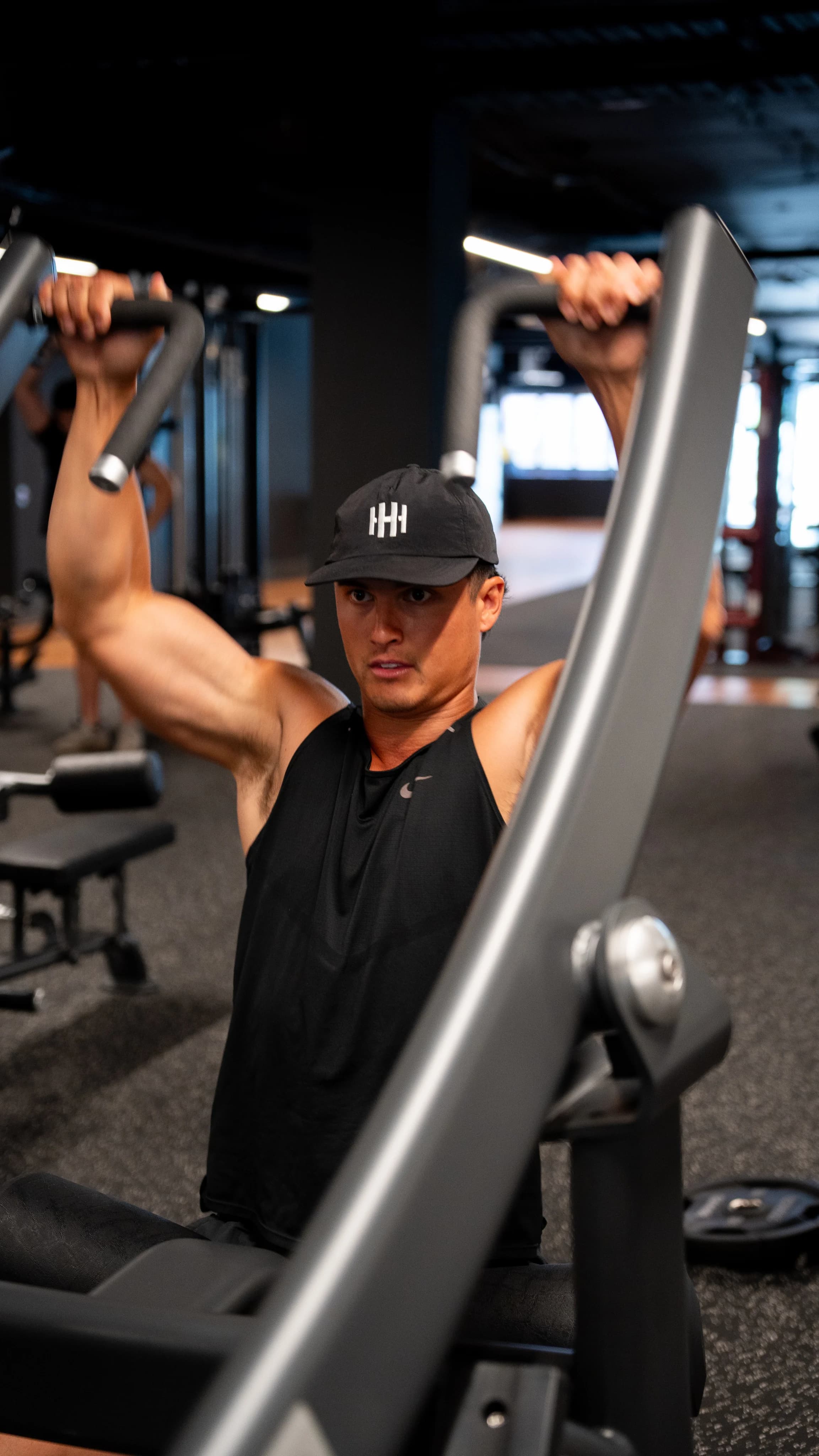 Housed ambassador showing real training sessions, progress and routines at the gym
